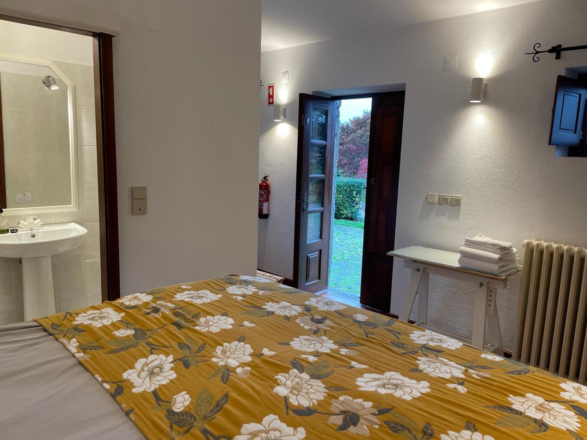 The Quixote House Bed & Breakfast Каминя Екстериор снимка