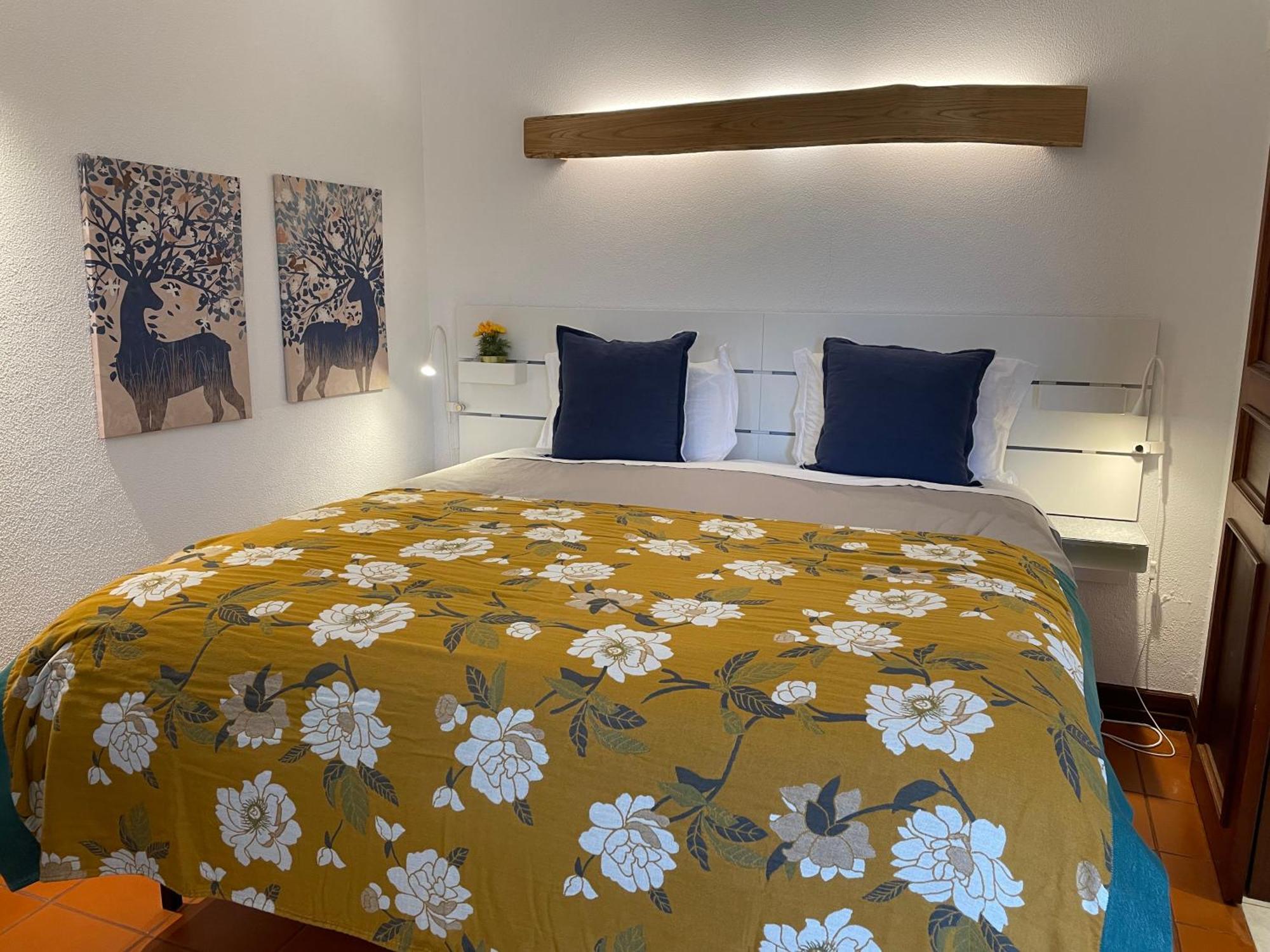 The Quixote House Bed & Breakfast Каминя Екстериор снимка